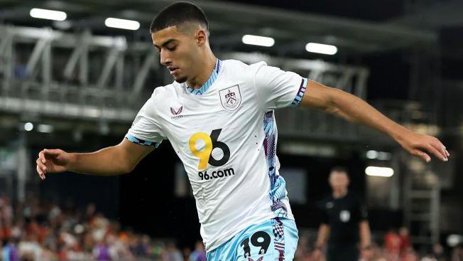 Anass Zaroury of Burnley controls the ball during the Championship match between Luton Town and Burnley at Kenilworth Road on August 12, 2024