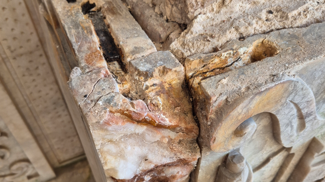 Damage and cracks in a carved marble monument 