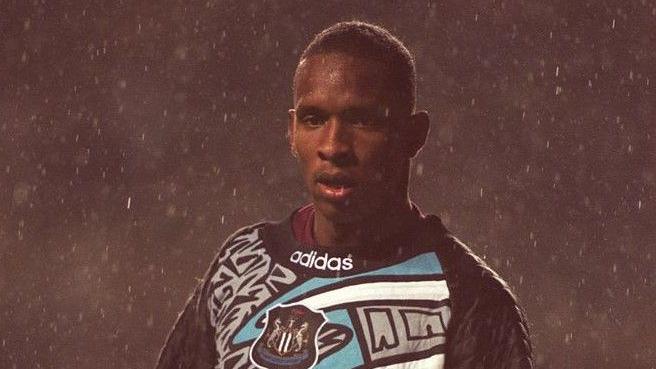 Shaka Hislop playing for Newcastle
