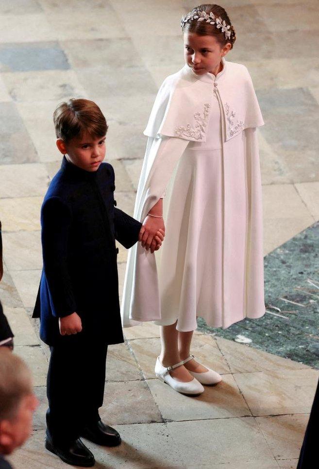 Prince Louis and Princess Charlotte holding hands