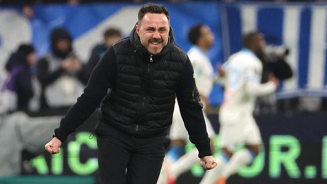 Roberto de Zerbi celebrating a Marseillle goal on the touchline