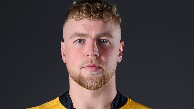 Jack Ashworth has joined Leigh after making 10 appearances for Castleford this season.