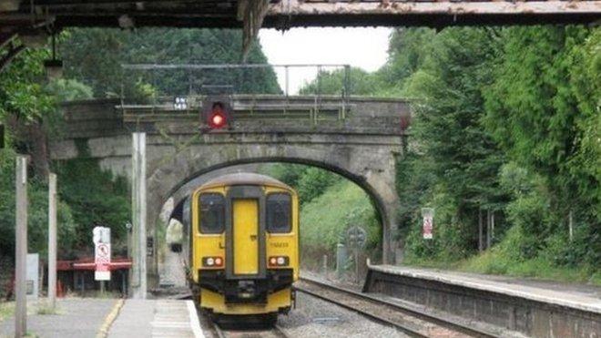 Train at Kemble Railway Station