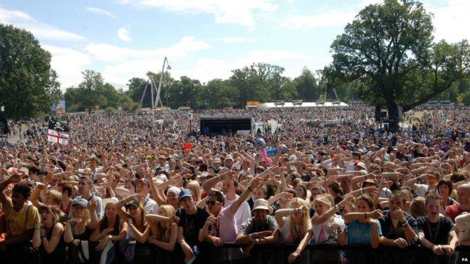 V Festival Crowds