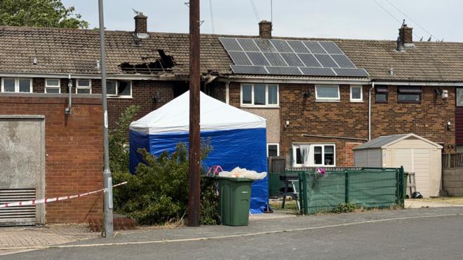 Man arrested after woman dies in Pontefract fire