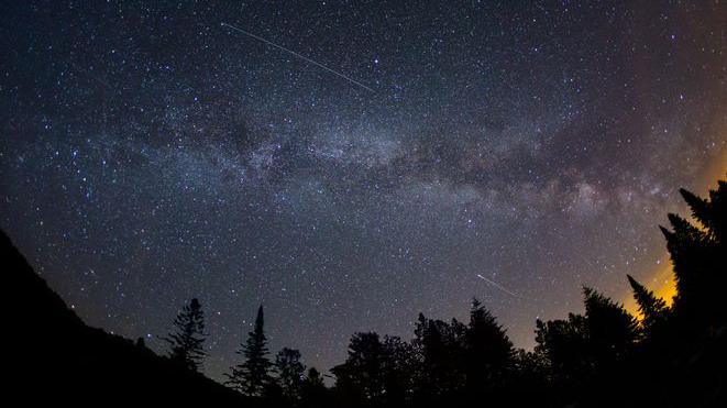 Alpha Capricornids over the Milky Way.