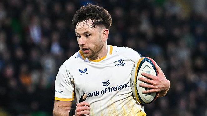 Hugo Keenan in action against Glasgow