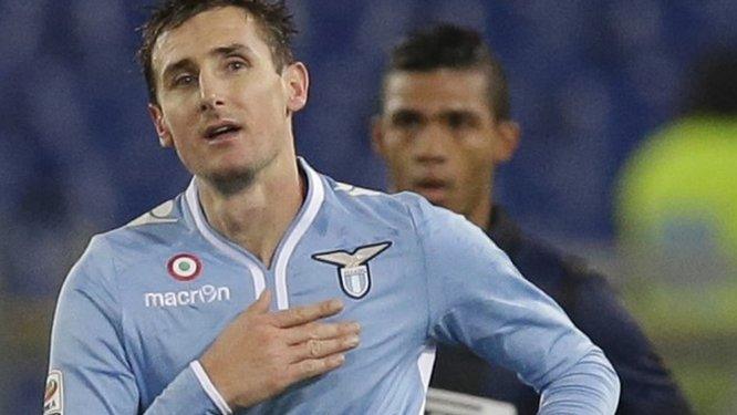 Miroslav Klose scores for Lazio