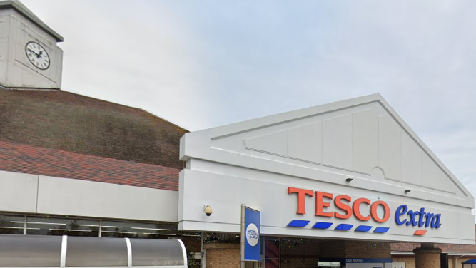 A building with a sign reading "Tesco extra" on it