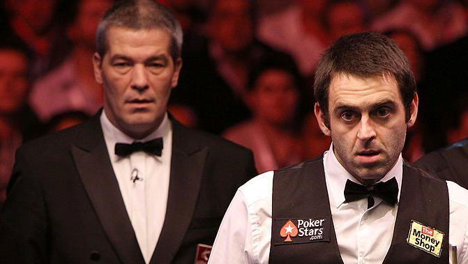 O'Sullivan and referee Jan Verhaas
