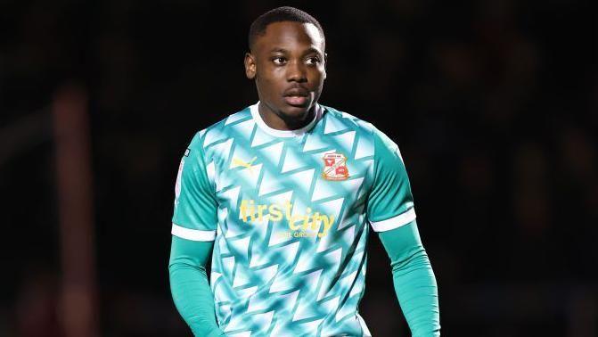 Rushian Hepburn-Murphy on the field during a Swindon game