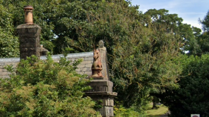 A close-up Google Streetview image showing the unicorn head on top of the gable end.