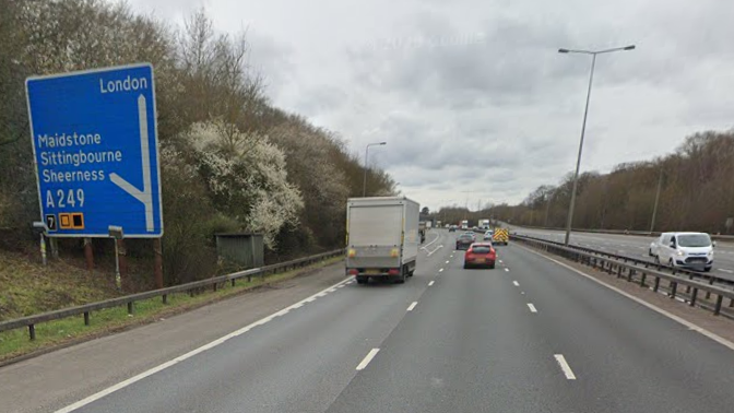 Sign indicating junction 7 of the M20 near Maidstone