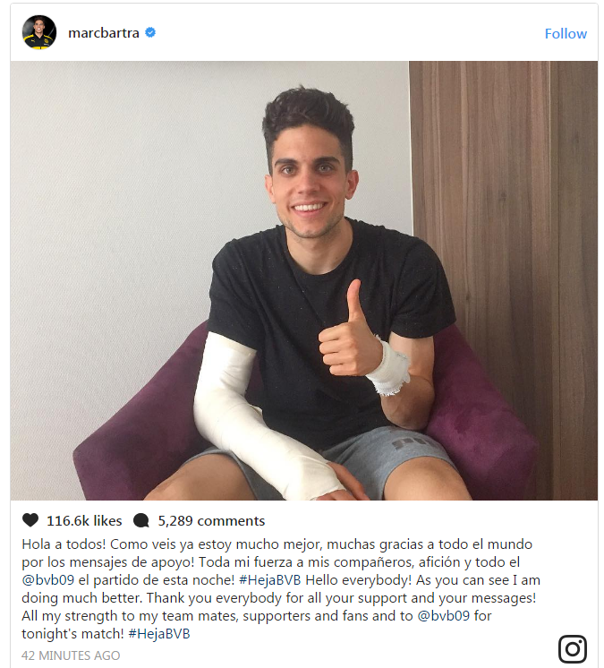 Marc Bartra posted a message of support to him teammates, with a photo of him with his arm in a cast, doing a thumbs up