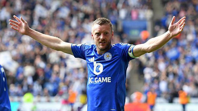 Jamie Vardy celebrates a goal