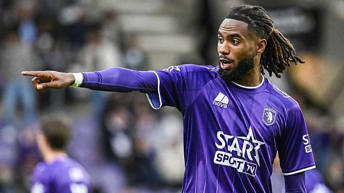 Sabri Guendouz in action for Beerschot