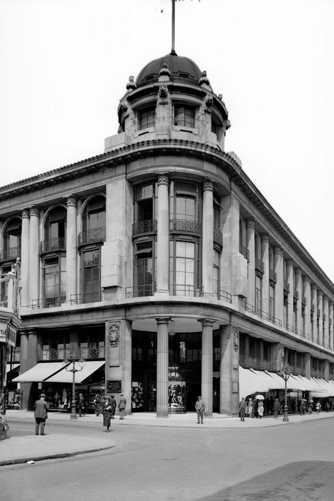 Whiteleys Department Store, Queensway, Bayswater, London, 1921.  