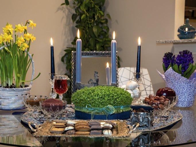 A haft-sin table display