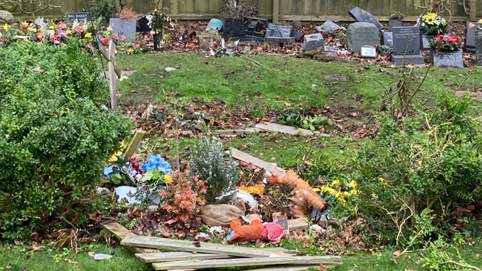 A damaged fence, graces and tributes