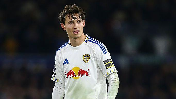 Brenden Aaronson in action against Fulham