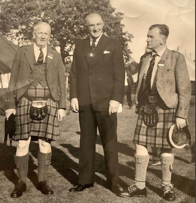 An triùir còmhla a-rithist iomadh bliadhna às dèidh a' chogaidh