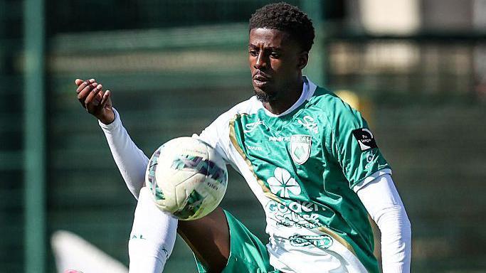RAAL La Louviere defender Jordi Liongola controls the ball with his knee 