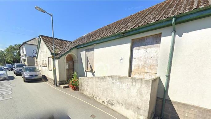 A google street view of Fairpark Road which shows the building and road