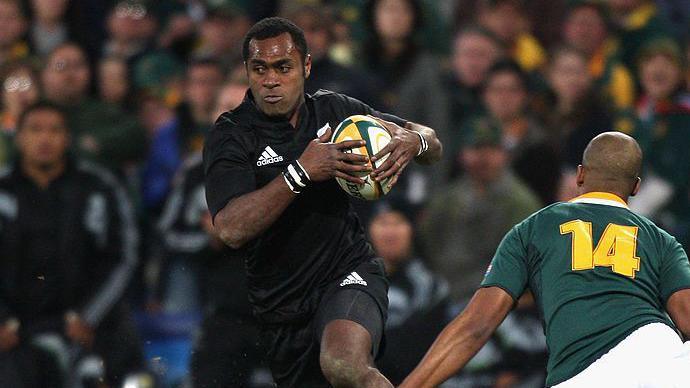 Sitiveni Sivivatu running with the ball for New Zealand during a match against South Africa in 2009