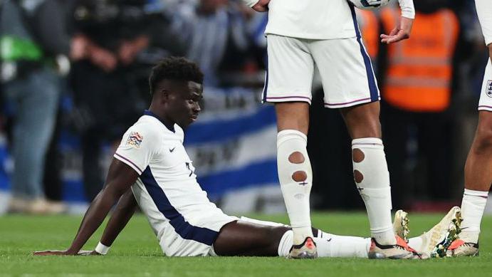 Bukayo Saka sat on the floor for England