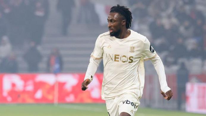 Evann Guessand playing for Nice