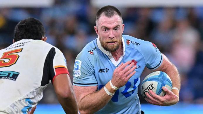 Jed Holloway runs with the ball during a game for NSW Waratahs