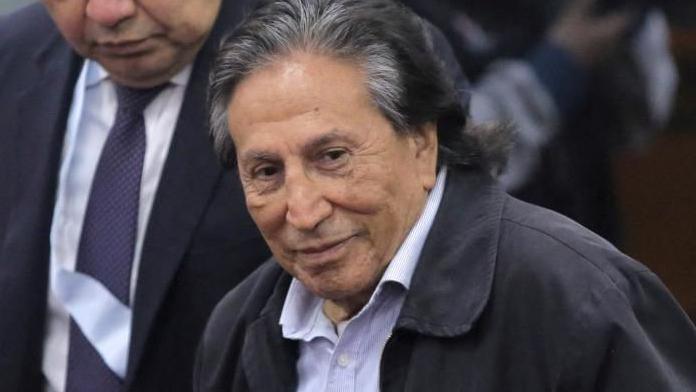 Peru's former President Alejandro Toledo appears in court next to his lawyer Roberto Su for sentencing during his trial on charges of corruption related to the Brazilian company Odebrecht, in Lima, Peru, 21 October 2024