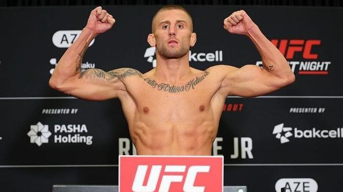 Oban Elliott weighs in for his most recent fight