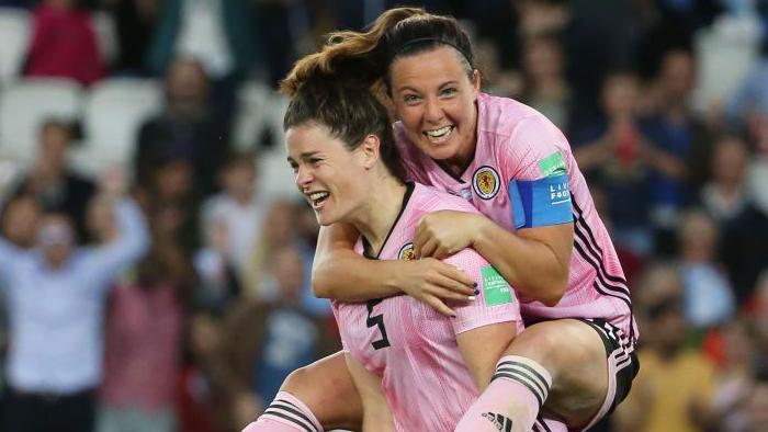 Jenny Beattie of Scotland celebrates her goal with Rachel Corsie during the 2019 FIFA Women's World Cup France group D match between Scotland and Argentina at Parc des Princes stadium 
