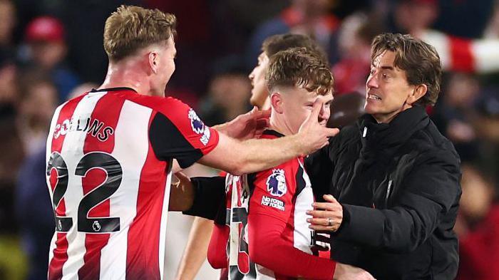 Brentford players and manager celebrate victory against Bournemouth