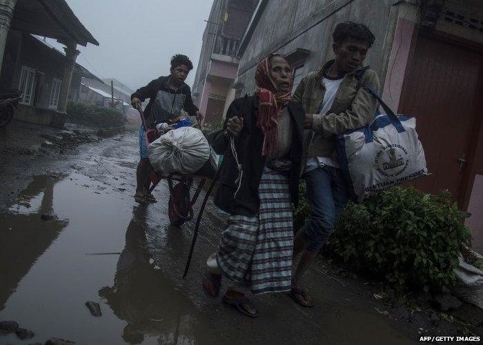 Villagers leave their homes to a safer area as local government evacuate people who live close to mount Sinabung in Karo on June 15, 2015