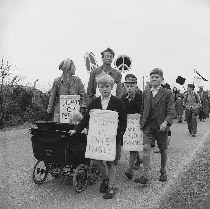 Henry Grant, anti-nuclear protesters marching to Aldermaston, Berkshire, May 1958