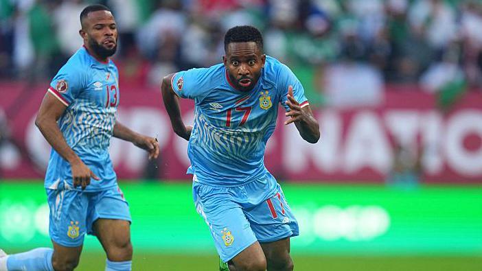 Cedric Bakambu in a DR Congo kit
