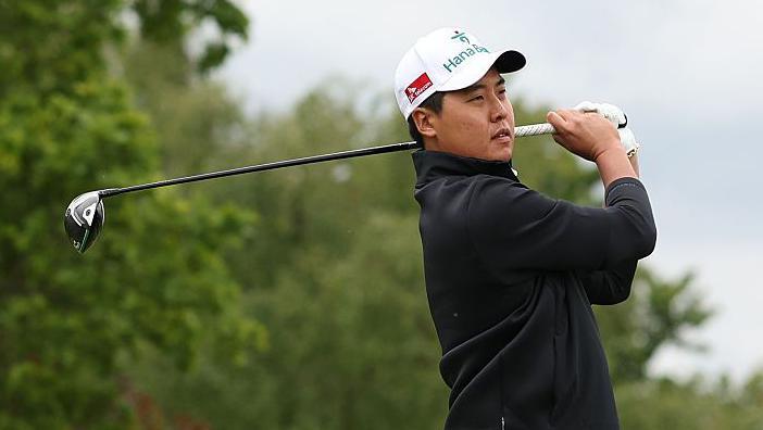 Simon Seungmin Lee drives a shot during the G4D Open at Newport