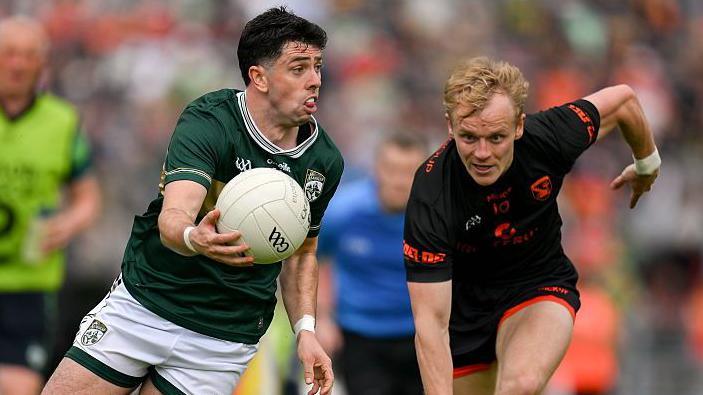 Dylan Geaney en acción contra Armagh