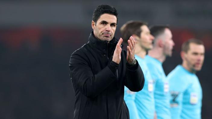 Mikel Arteta claps his hands