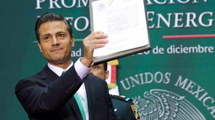 Pena Nieto signs energy law