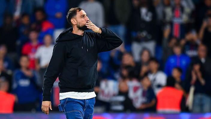 Gianluigi Donnarumma blows a kiss