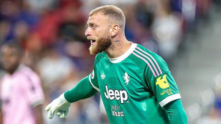 Michele di Gregorio pointing while playing for Juventus