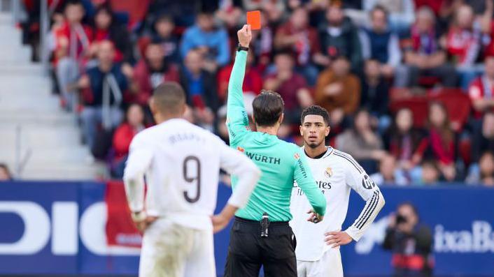 Jude Bellingham being shown a red card