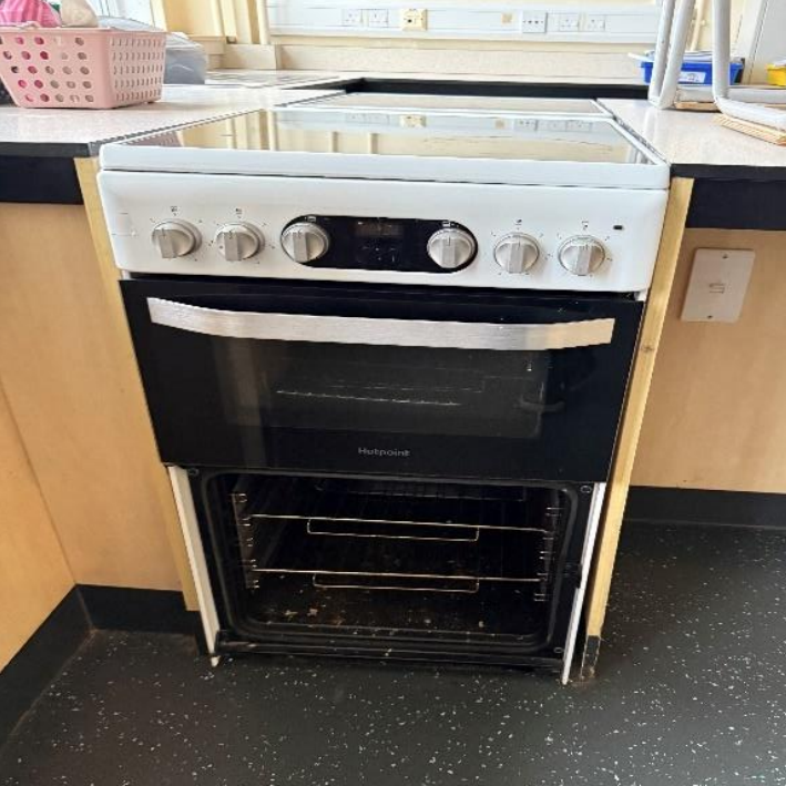 A cooker in a Home Economics classroom with a missing door