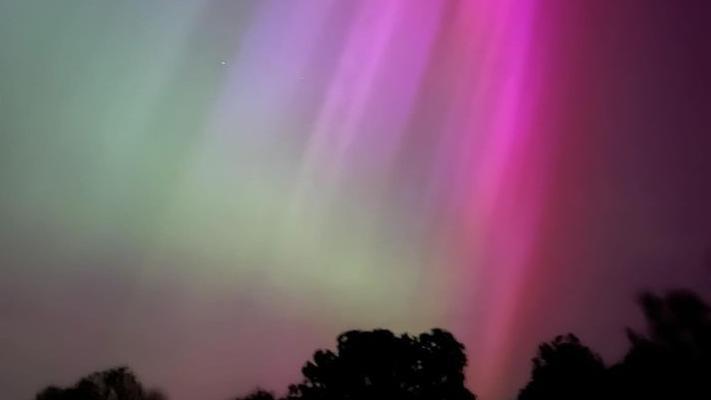 Pink northern lights over Edenbridge