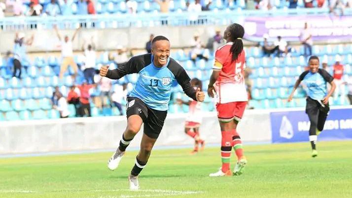 Botswana international Keitumetse Dithebe playing football