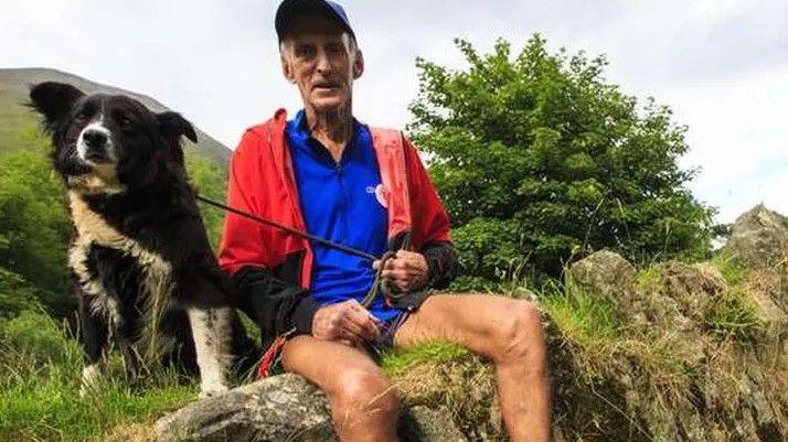 Joss Naylor sat down with his dog in the Lake District