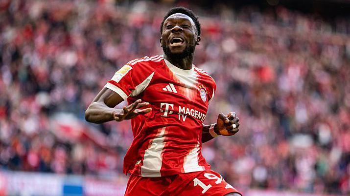 Alphonso Davies celebrates